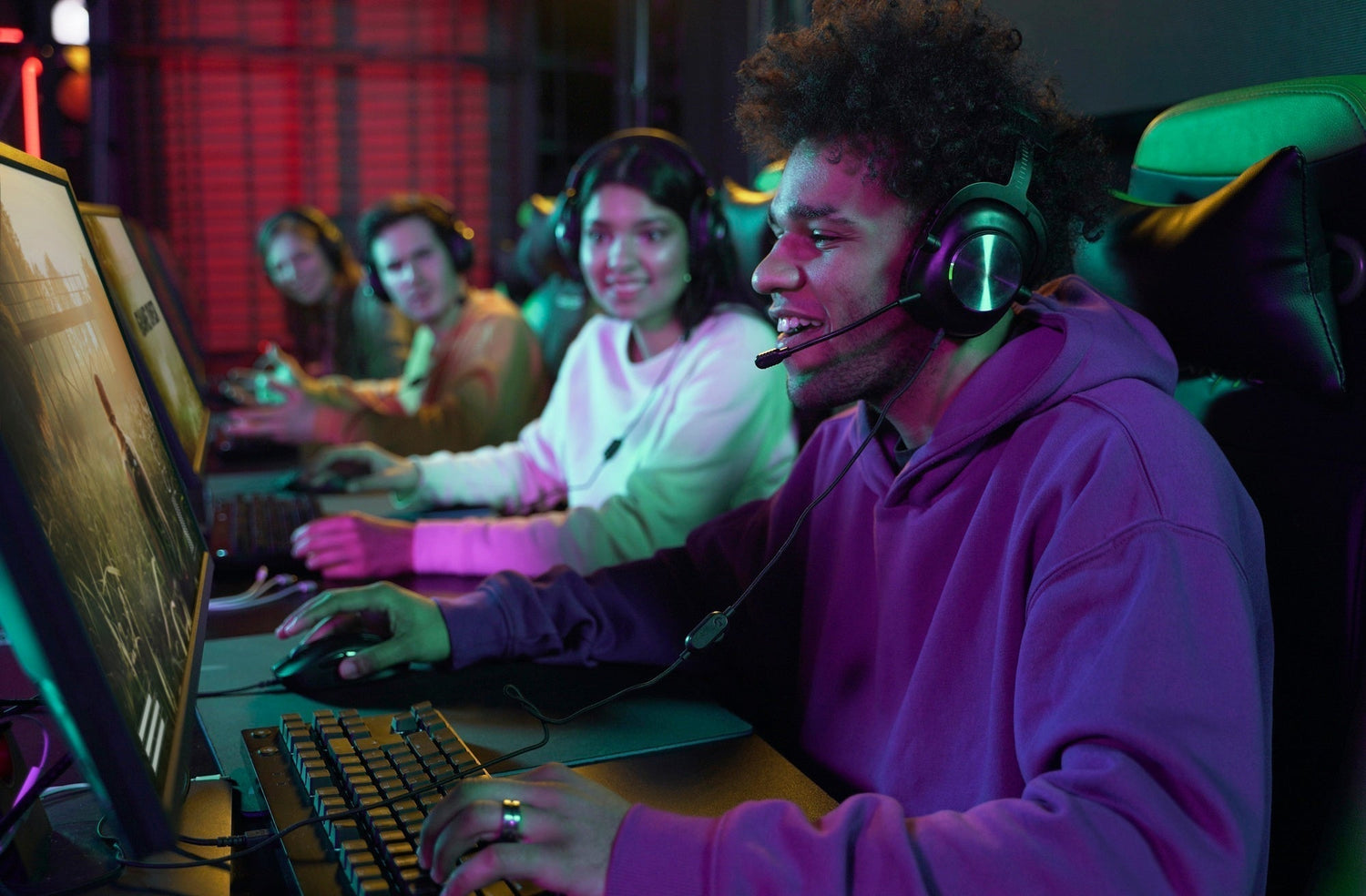 Why It's Better to Choose High Refresh Rate 1080p Monitors for Competitive Games